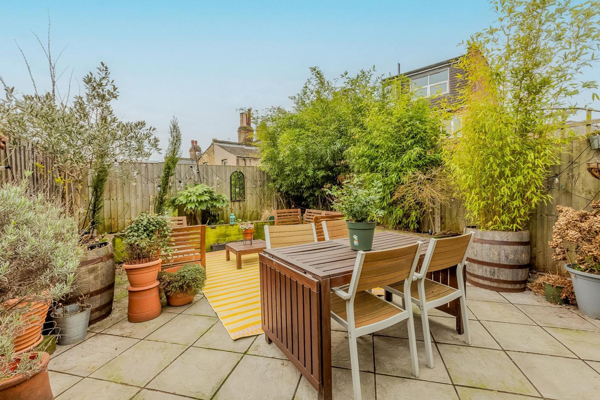 Apartment Stylish 2br Flat W Gardn In Wood Green, 2 Min Tube *