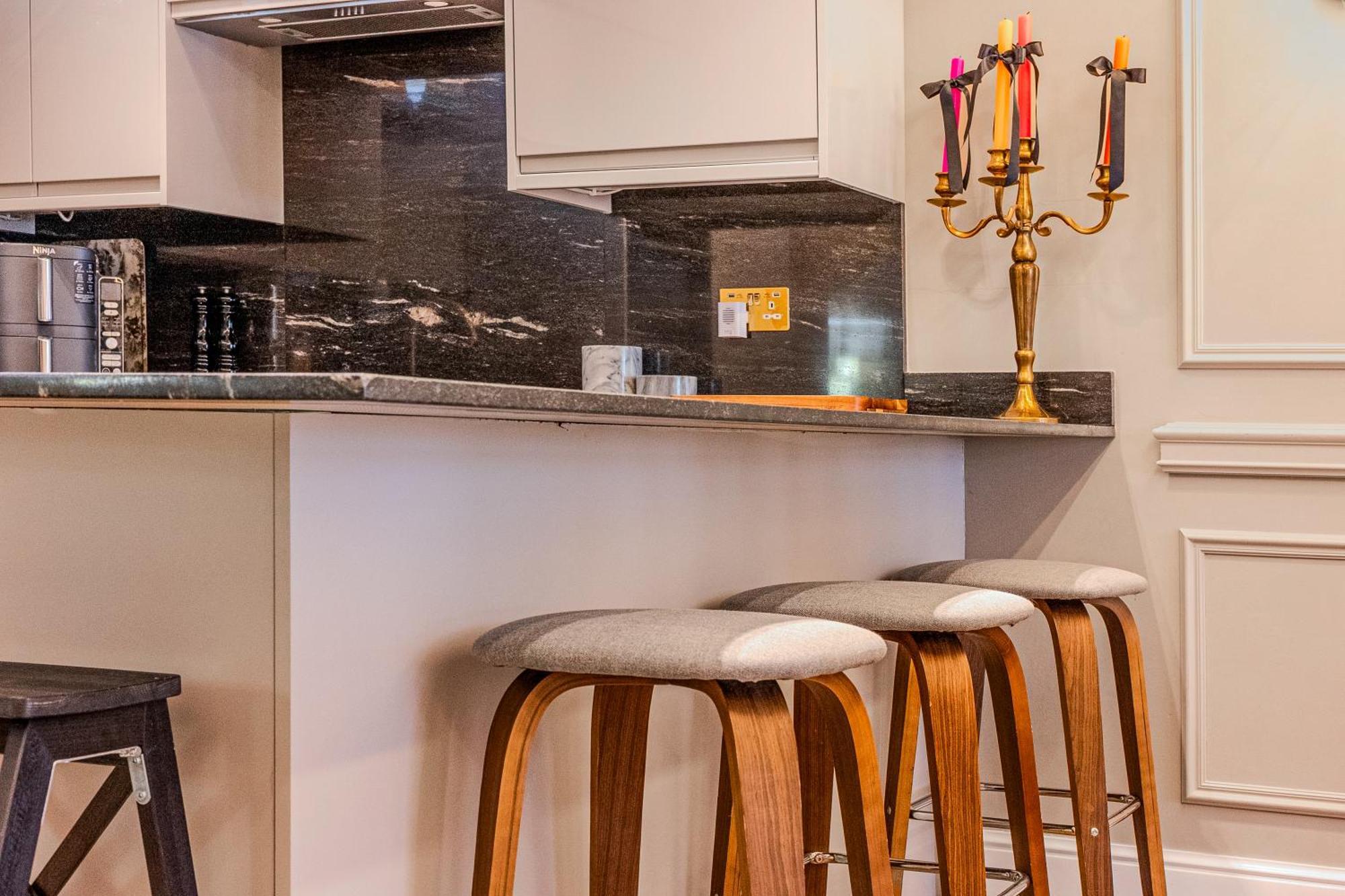 Stylish 2br Flat W Gardn In Wood Green, 2 Min Tube Apartment London