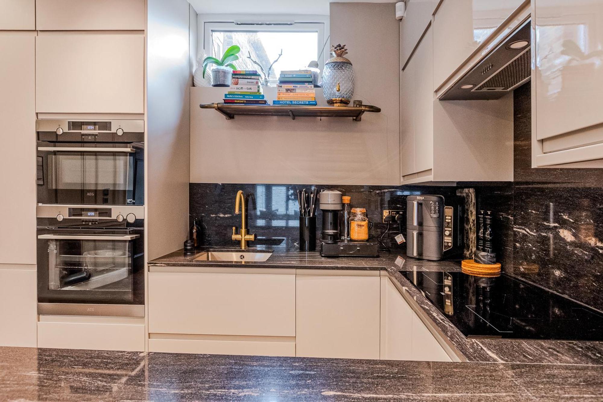 Stylish 2br Flat W Gardn In Wood Green, 2 Min Tube Apartment London