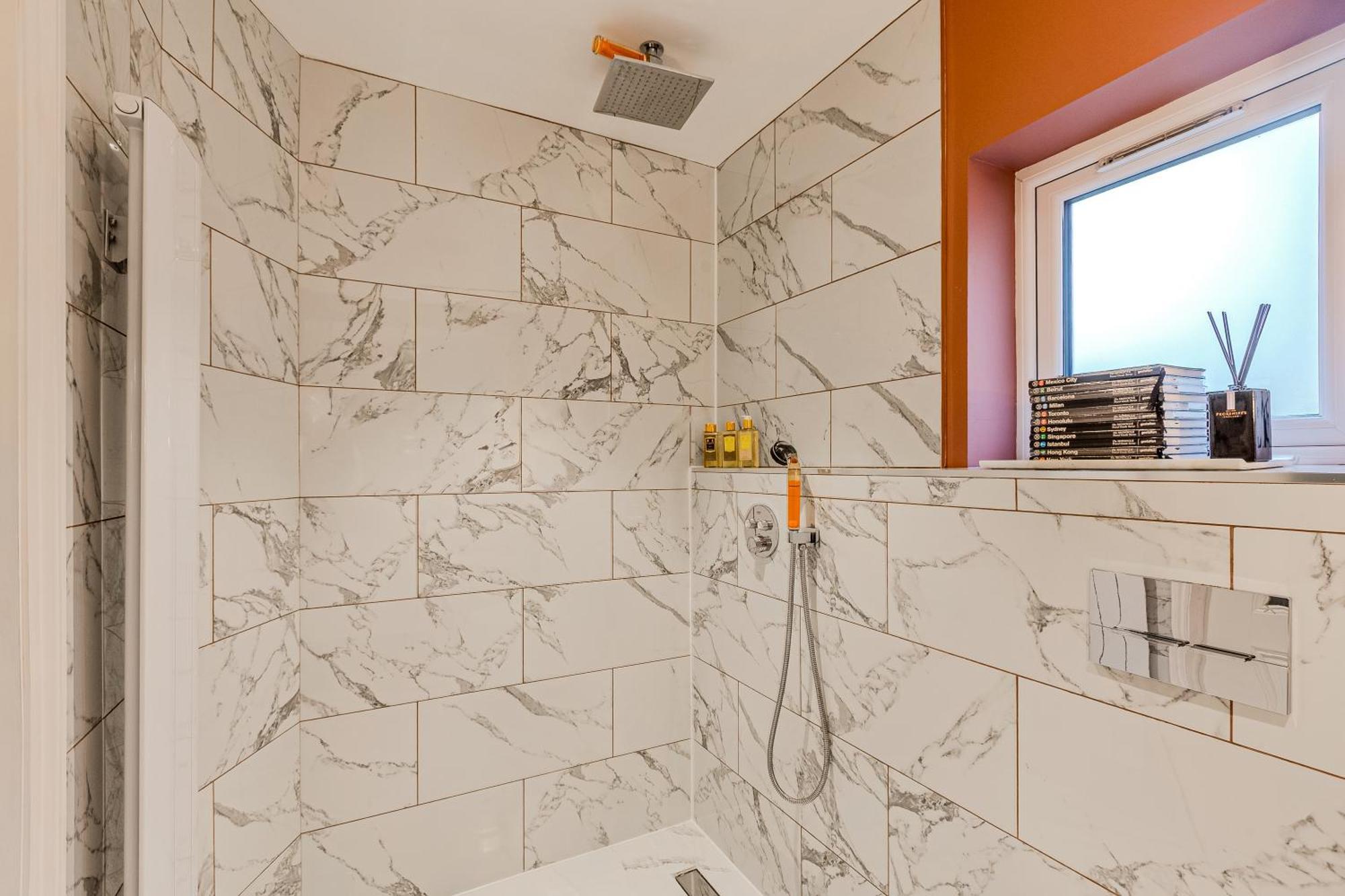Stylish 2br Flat W Gardn In Wood Green, 2 Min Tube *